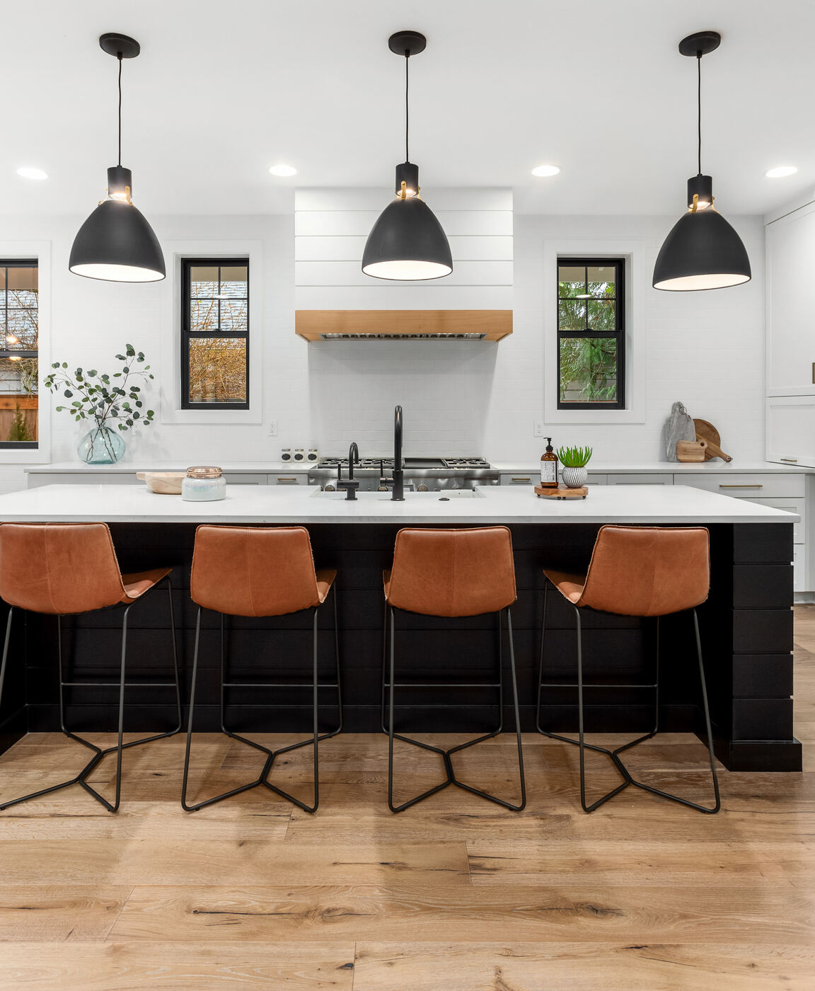 Kitchen remodel with island and pendant lighting — Houston